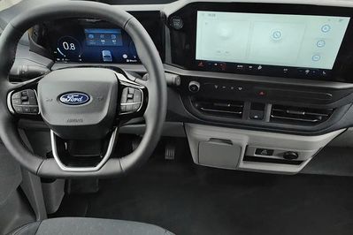 Ford Transit Custom 320 L2H1 Limited A8