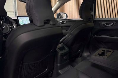 Volvo XC60 B5 AWD Plus Dark