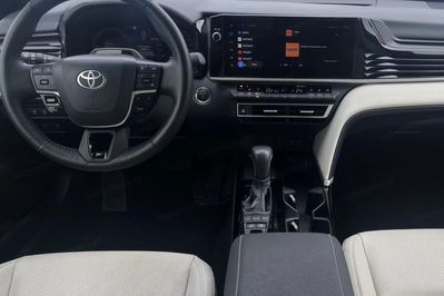 Toyota Camry 2.5 Hybrid Executive e-CVT
