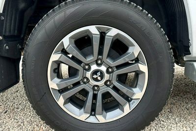 Mitsubishi L200 2.2 d DC Instyle Plus