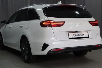 Kia Ceed 1.5 T-GDI Tribute DCT