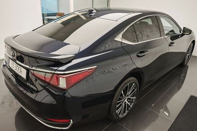 Lexus ES 300h Business Edition 2.5 E-CVT