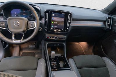 Volvo XC40 B3 B Plus Dark