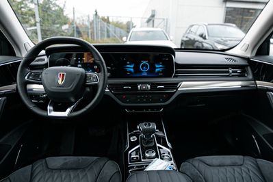Hongqi HS5 2.0T AWD