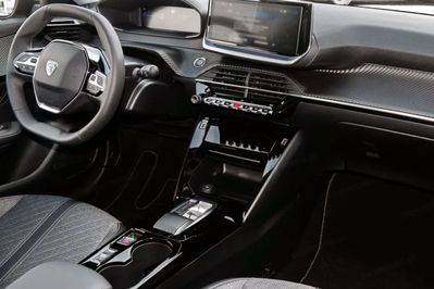 Peugeot 208 Allure e-DCS6  1.2 mHEV