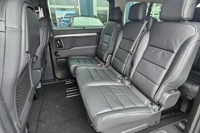 Peugeot Traveller Long L2H1 Business VIP EAT8