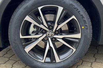 Toyota C-HR Style 2.0 Hybrid Dynamic Force Plug-in