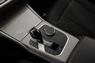 BMW Seria 3 318i Advantage aut