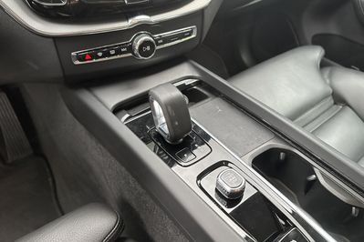 Volvo XC60 B4 B Plus Dark