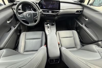 Lexus UX 300h F Sport Design