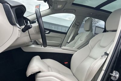 Volvo XC60 T8 Plug-In Hybrid AWD Plus Bright aut