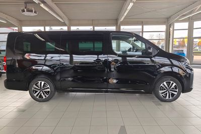 Peugeot Traveller Long L2H1 Business VIP EAT8