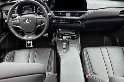 Lexus UX 300h F Sport 2.0 Hybrid Dynamic Force