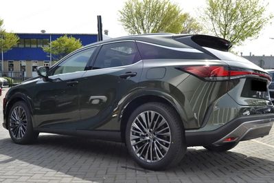 Lexus RX 450h+ Omotenashi