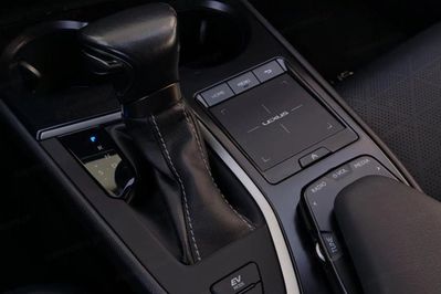 Lexus UX 250h Business Edition 2WD