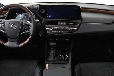 Lexus ES 300h Prestige