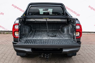 Toyota HiLux Double Cab Invincible 4x4  AT