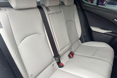 Lexus UX 300h F Sport Design Hybrid Dynamic Force