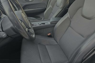 Volvo XC60 T4 Momentum Pro