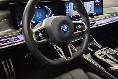 BMW Seria 7 M760e PHEV xDrive sport-aut