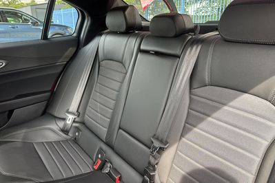 Alfa Romeo Giulia Sprint 2.0 Turbo  aut