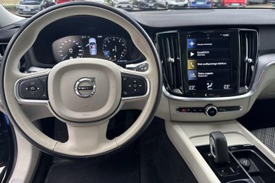 Volvo V60 B3 B Momentum Pro