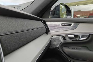 Volvo XC90 B5 AWD Ultra Black Edition