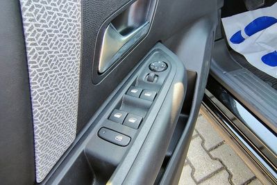 Citroen C4 EV136 50kWh Shine