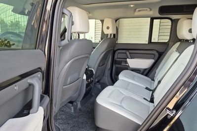 Land Rover Defender 110 3.0 D250 X-Dynamic SE