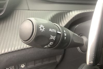 Peugeot 2008 ALLURE 1.2 mHEV e-DCS6