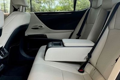 Lexus ES 300h Business Edition 2.5 E-CVT