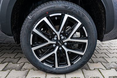 JAC JS8 PRO 1.5 T-GDI 7 DCT 6os.