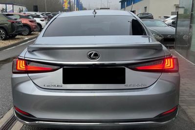 Lexus ES 300h Omotenashi