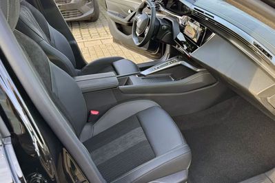Peugeot 308 GT Exclusive S&S e-DCS6 1.2 mHEV