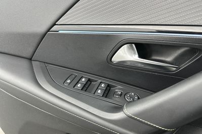 Peugeot 2008 GT 1.2 PureTech EAT8