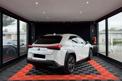 Lexus UX 300h Omotenashi 2.0 Hybrid