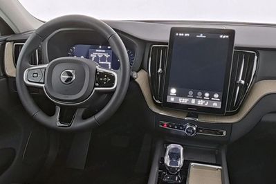 Volvo XC60 B5 B AWD Plus Dark aut