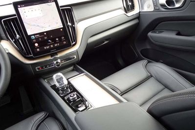 Volvo XC60 B5 AWD Ultra Dark