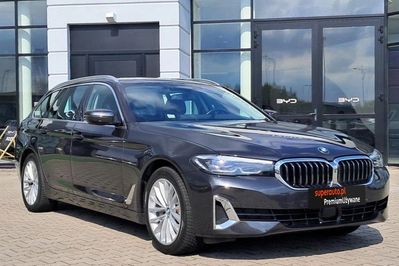 BMW Seria 5 530e xDrive Luxury Line aut