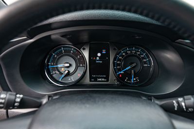 Toyota HiLux Double Cab Invincible 4x4  AT