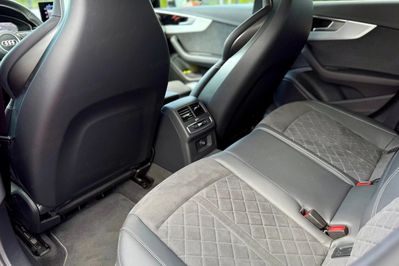 Audi A4 40 TFSI quattro S Line