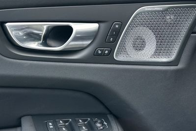 Volvo XC60 B5 B AWD Ultra Dark