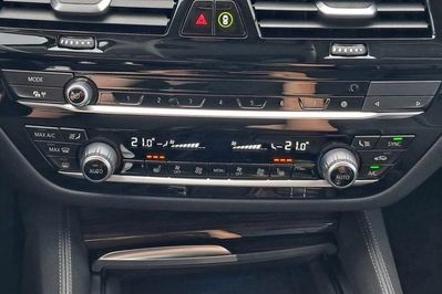 BMW Seria 5 530e xDrive Luxury Line aut
