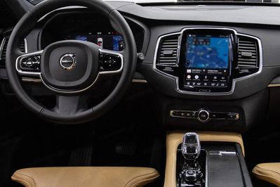 Volvo XC90 T8 AWD Plug-In Hybrid Plus Dark 7os aut