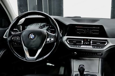 BMW Seria 3 318i Advantage aut