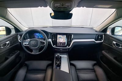 Volvo V60 B4 B Plus Dark