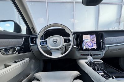 Volvo V90 T8 AWD Plug-In Hybrid Plus Dark aut