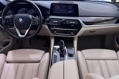 BMW Seria 5 530i xDrive M Sport sport