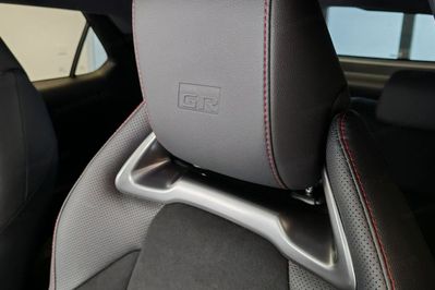 Toyota C-HR GR Sport 2.0 Hybrid Dynamic Force Plug-in