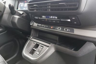 Peugeot Traveller Long L2H1 Business VIP EAT8